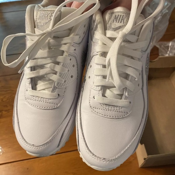 Women’s Nike Air Max 90 SE white/metallic Silver Glitter 8.5 FJ4579-100 - Picture 3 of 7